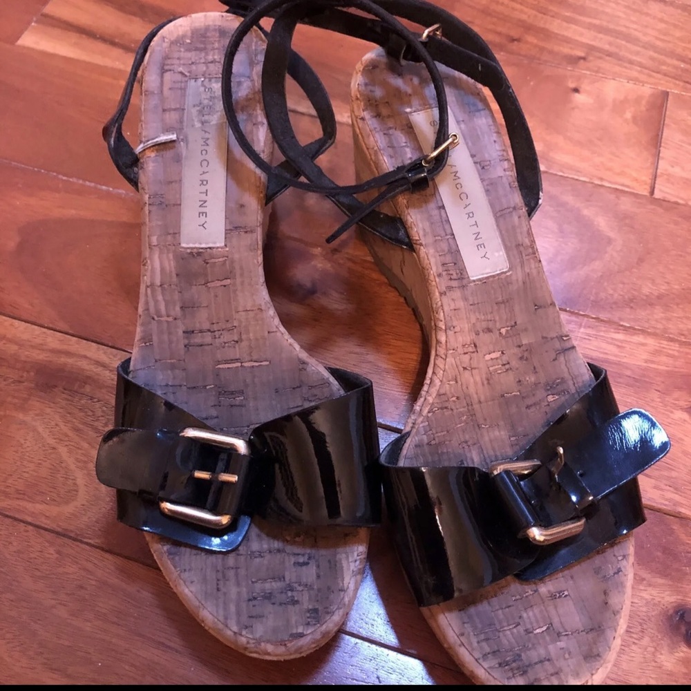 stella mccartney patent leather strappy black sandals. Size 9
Pre owned